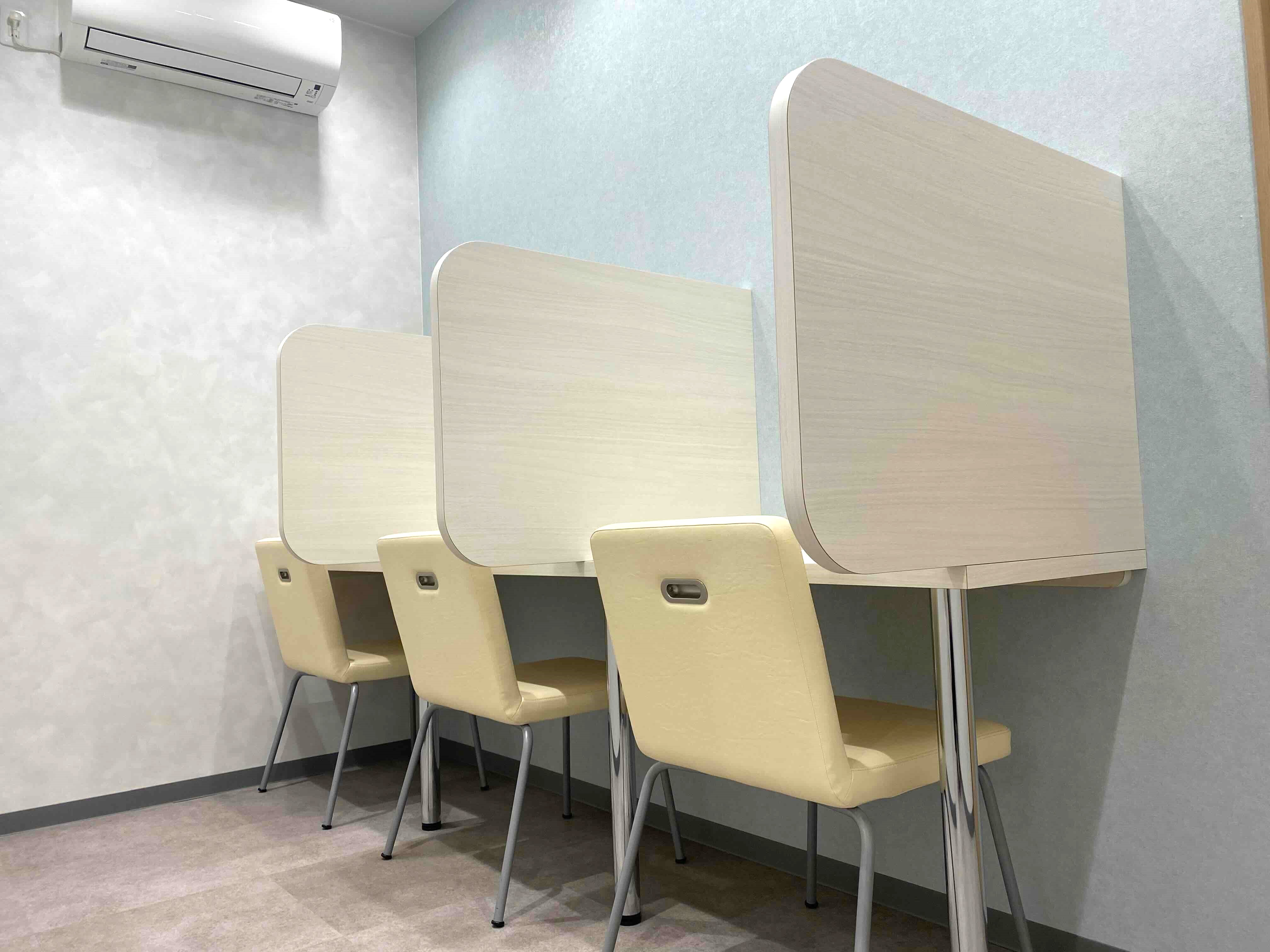 イーオン刈谷校では、学習ブースを営業時間内なら自由に利用できます。